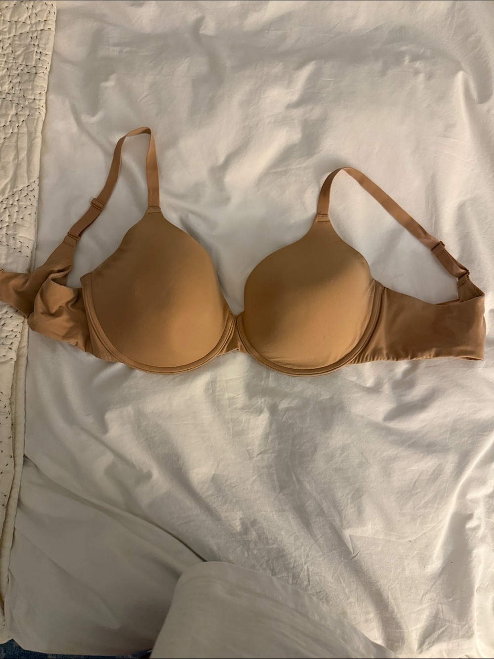 SKIMS Smooth Molded Underwire Bra in Tan